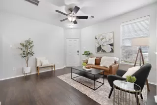 Photo #4: 7671848 Listing 