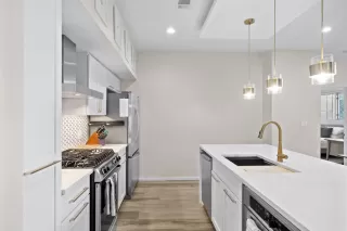 Photo #5: 7809448 Listing