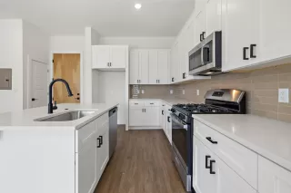 Photo #2: 7923871 Listing