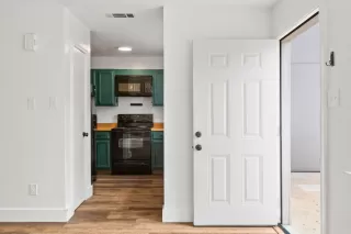 Photo #6: 7975907 Listing