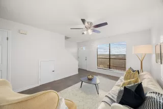 Photo #3: 8187720 Listing