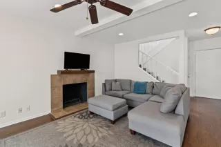 Photo #4: 8284517 Listing