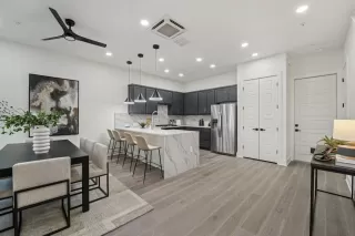 Photo #6: 8286104 Listing