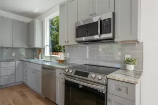 Photo #5: 8304183 Listing