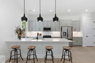 Photo #5: 8317888 Listing 