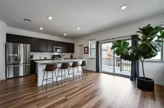 Photo #6: 8383970 Listing