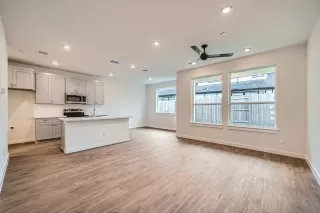 Photo #4: 8402391 Listing