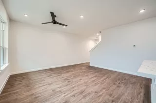 Photo #5: 8402391 Listing