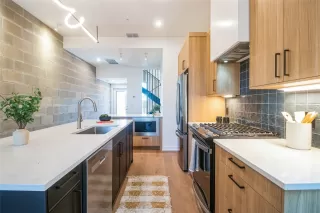 Browse active condo listings in VIEWPOINT