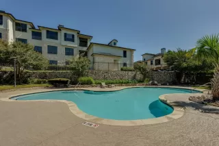 Photo #4: 8630411 Listing 