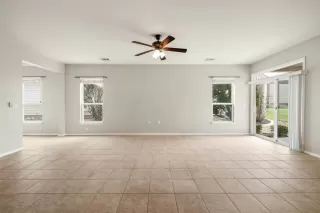 Photo #4: 8751297 Listing