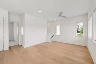 Photo #6: 8954063 Listing