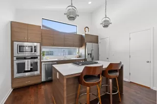 Photo #5: 9033848 Listing