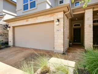 Photo #5: 9071719 Listing