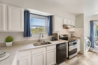 Photo #6: 9125951 Listing 