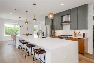 Browse active condo listings in CHERNOSKY 09