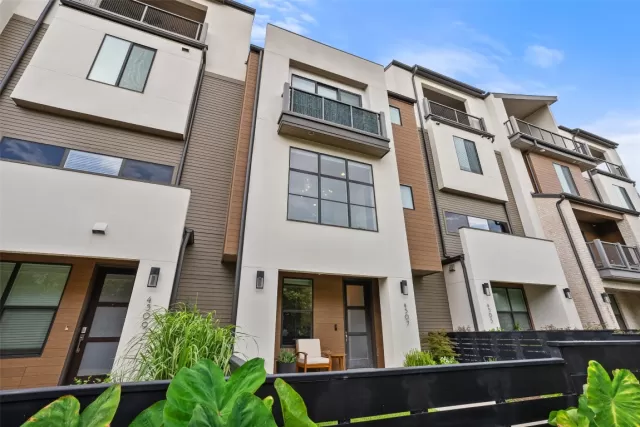 MLS: 9389281 Condo For Sale