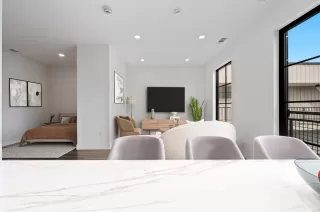 Photo #4: 9513833 Listing