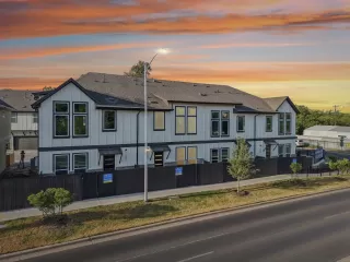 Photo #1: 9656439 Listing 