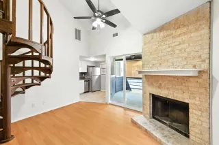 Photo #4: 9684388 Listing