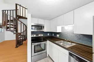 Photo #5: 9684388 Listing