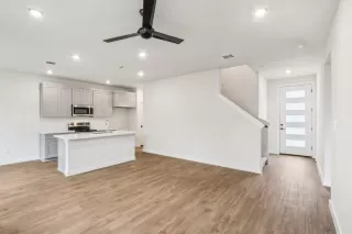Photo #5: 9694783 Listing 