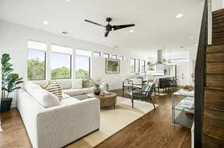 Photo #1: 9744960 Listing