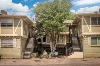 Photo #2: 9837319 Listing