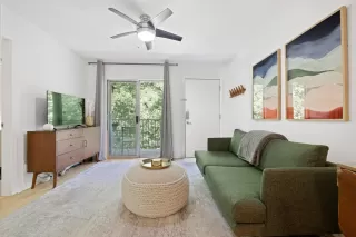 Photo #6: 9838642 Listing 