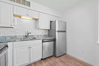 Photo #1: 9871409 Listing