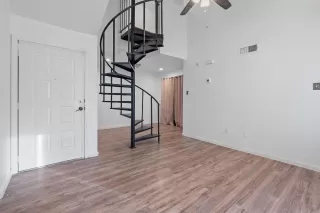 Photo #5: 9871409 Listing