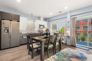 Photo #5: 9916908 Listing