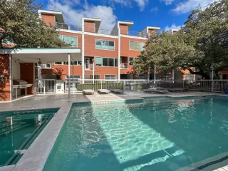 Photo #1: 9922000 Listing