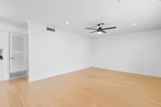 Photo #4: 9944965 Listing