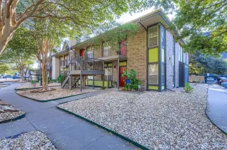 More Details about MLS # 9971664 : 7685 NORTHCROSS DR 729