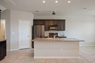 Photo #5: 9991697 Listing