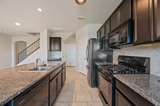 Photo #6: 9991697 Listing