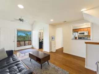 Photo #4: 9998874 Listing