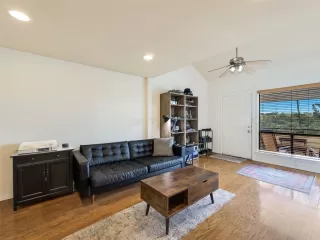 Photo #5: 9998874 Listing