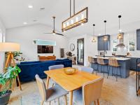 More Details about MLS # 8559739 : 1207 LUNA ST 2